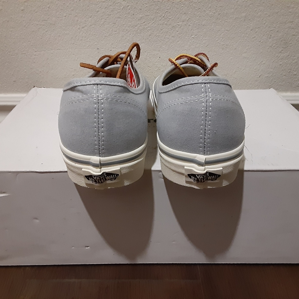 Vans - Picture 2 of 4
